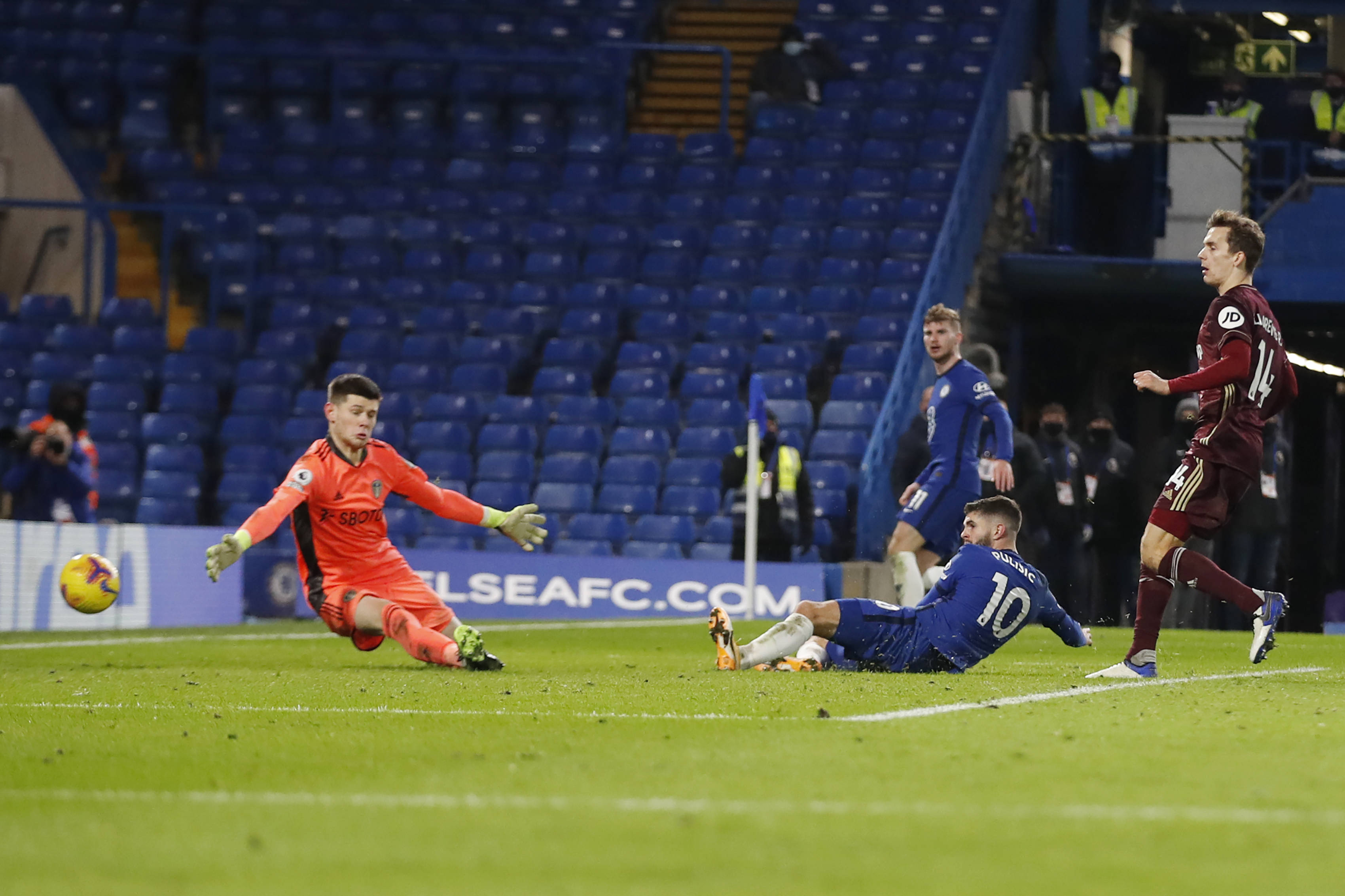 動作和場邊 動作和場邊